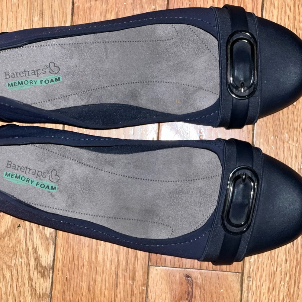 BareTraps Black Flats Comfortable Loafers